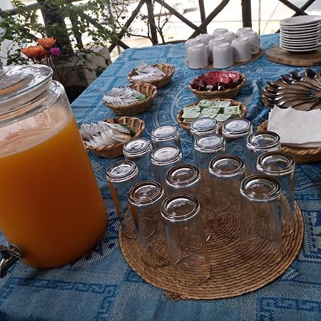 Mio Tulum Hotel Boutique Bagian luar foto A typical breakfast in Morocco