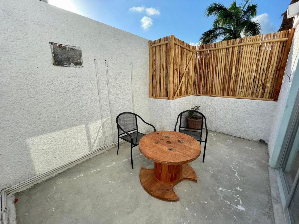Mio Tulum Hotel Boutique Bagian luar foto A typical balcony in Tulum