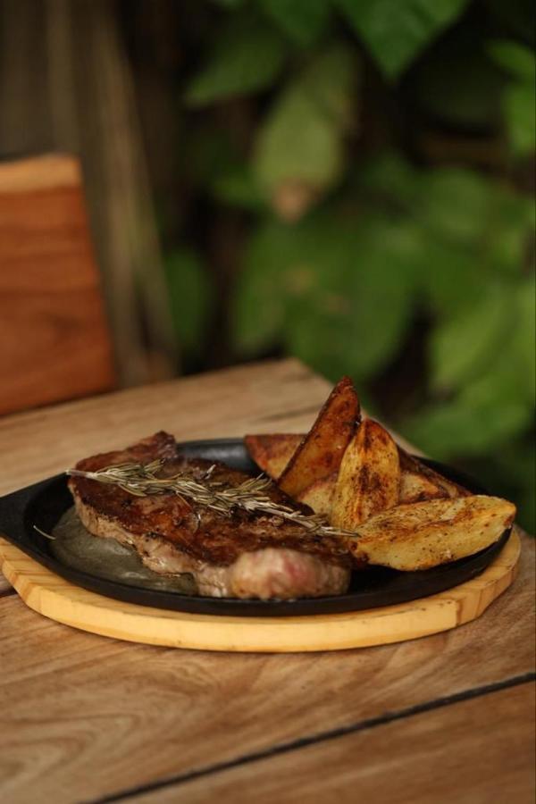 Mio Tulum Hotel Boutique Bagian luar foto A steak with potato